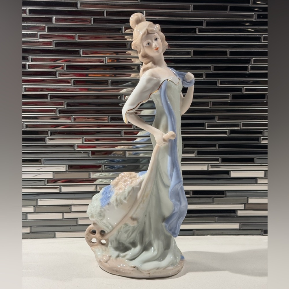 Vintage Porcelain Lady Figurine – 30 cm (Height) × 15 cm (Width)